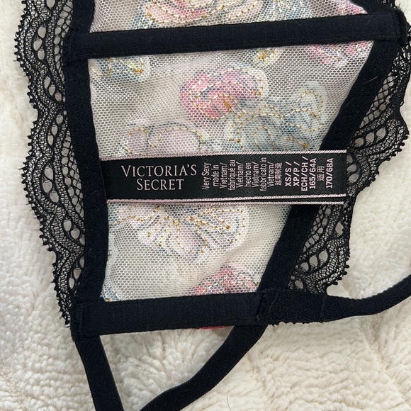 Victoria’s Secret Embroidered Mesh Garter Belt, Size XS - Picture 7 of 10